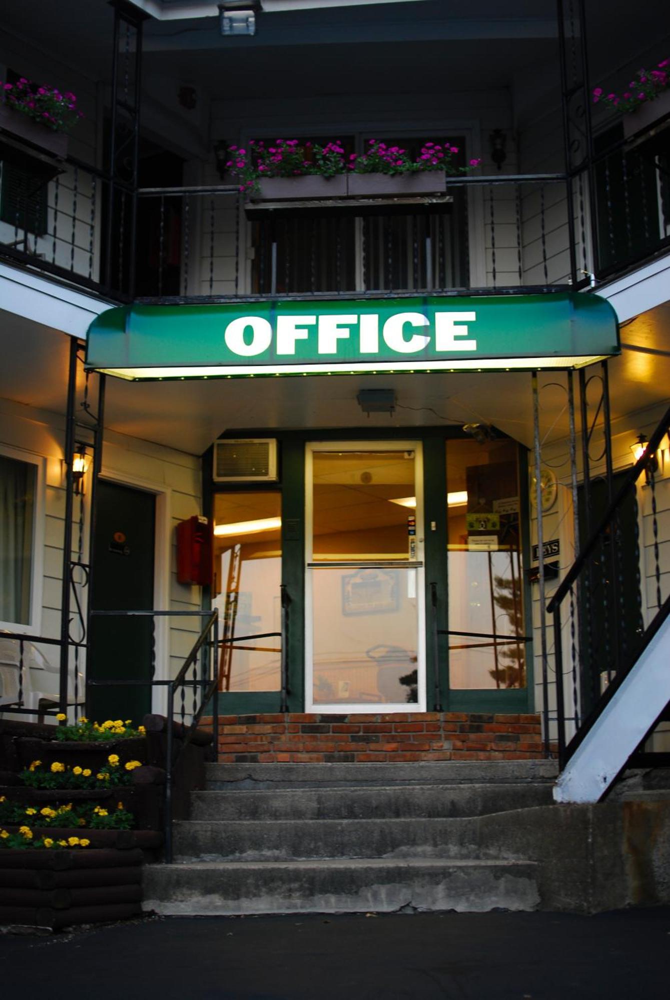 The Lake George Inn Exterior foto